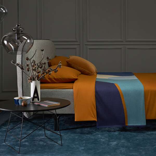 Купить Плед из хлопка с авторским принтом синего цвета из коллекции freak fruit, 130х180 см в Астане и по всему Казахстану.Плед из хлопка с авторским принтом синего цвета из коллекции freak fruit, 130х180 см, изображение 5